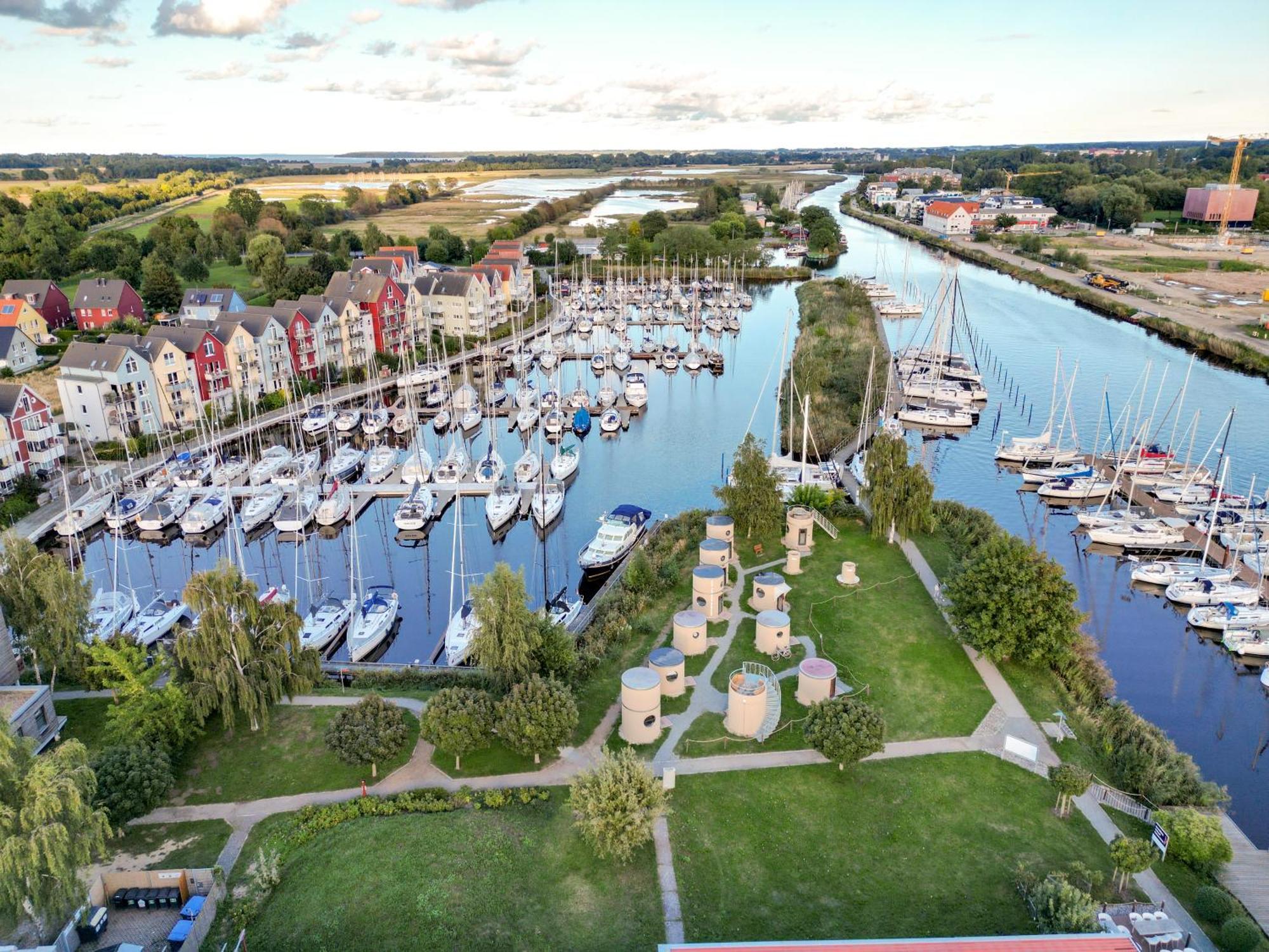 Slube Am Yachthafen Greifswald Exterior foto